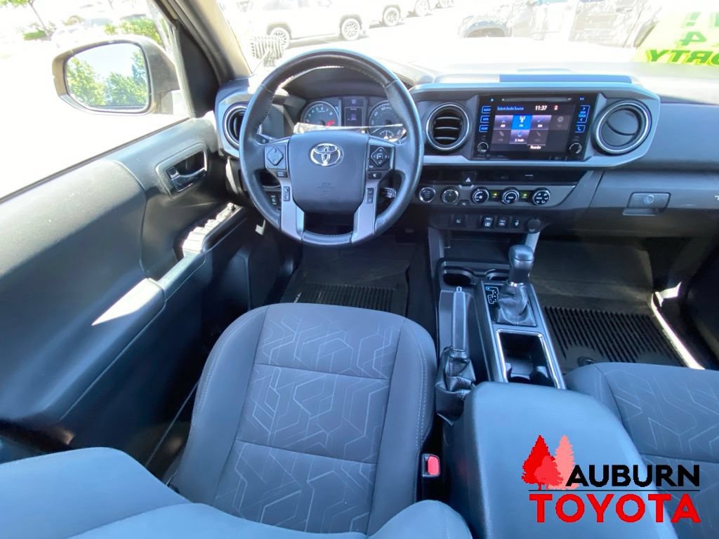 Used 2018 Toyota Tacoma TRD Sport AWD/4WD image 31