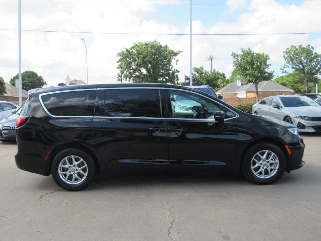 Used 2024 Chrysler Pacifica Touring-L FWD image 5