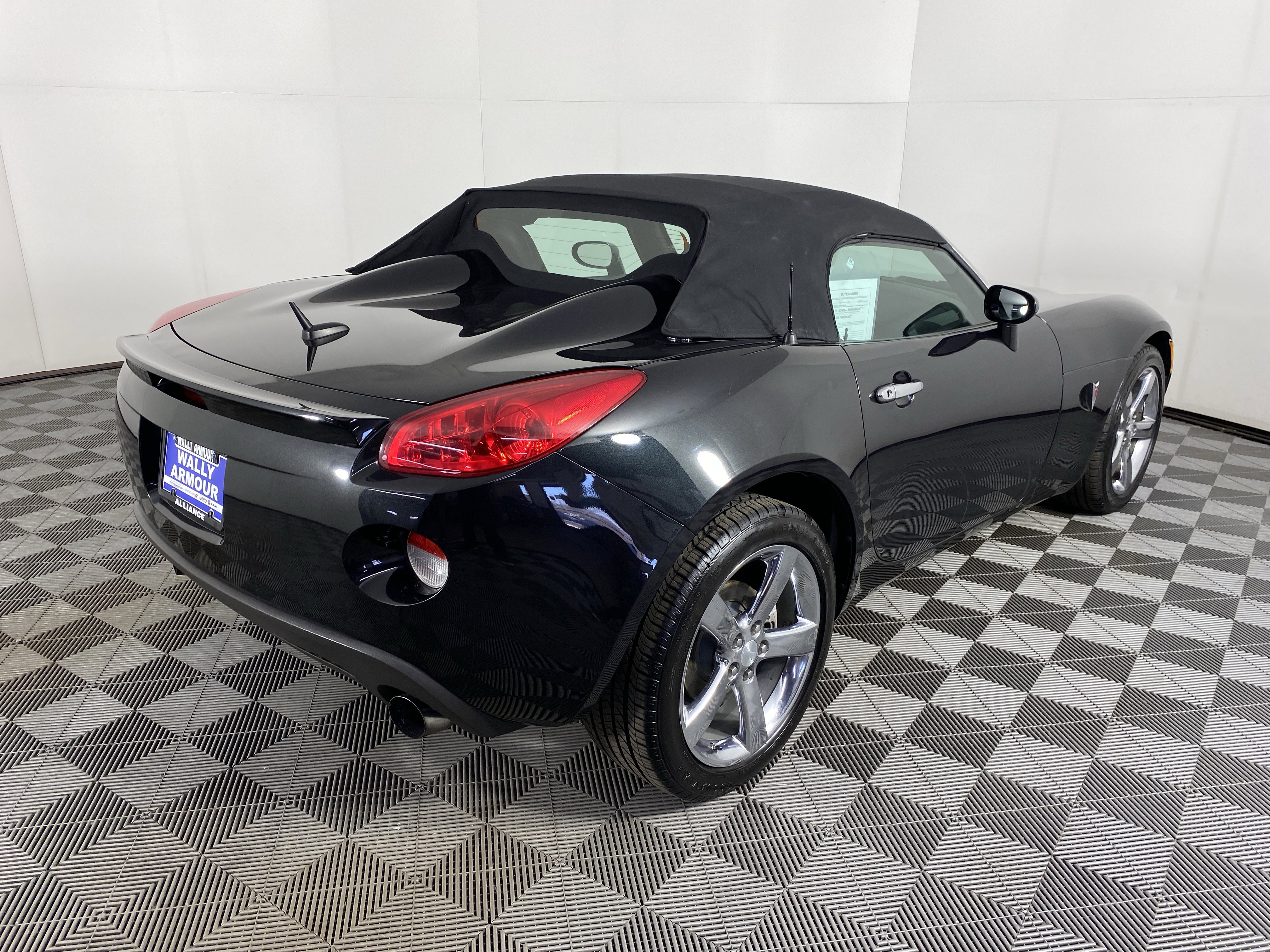 Used 2008 Pontiac Solstice GXP w/ Premium Package image 3