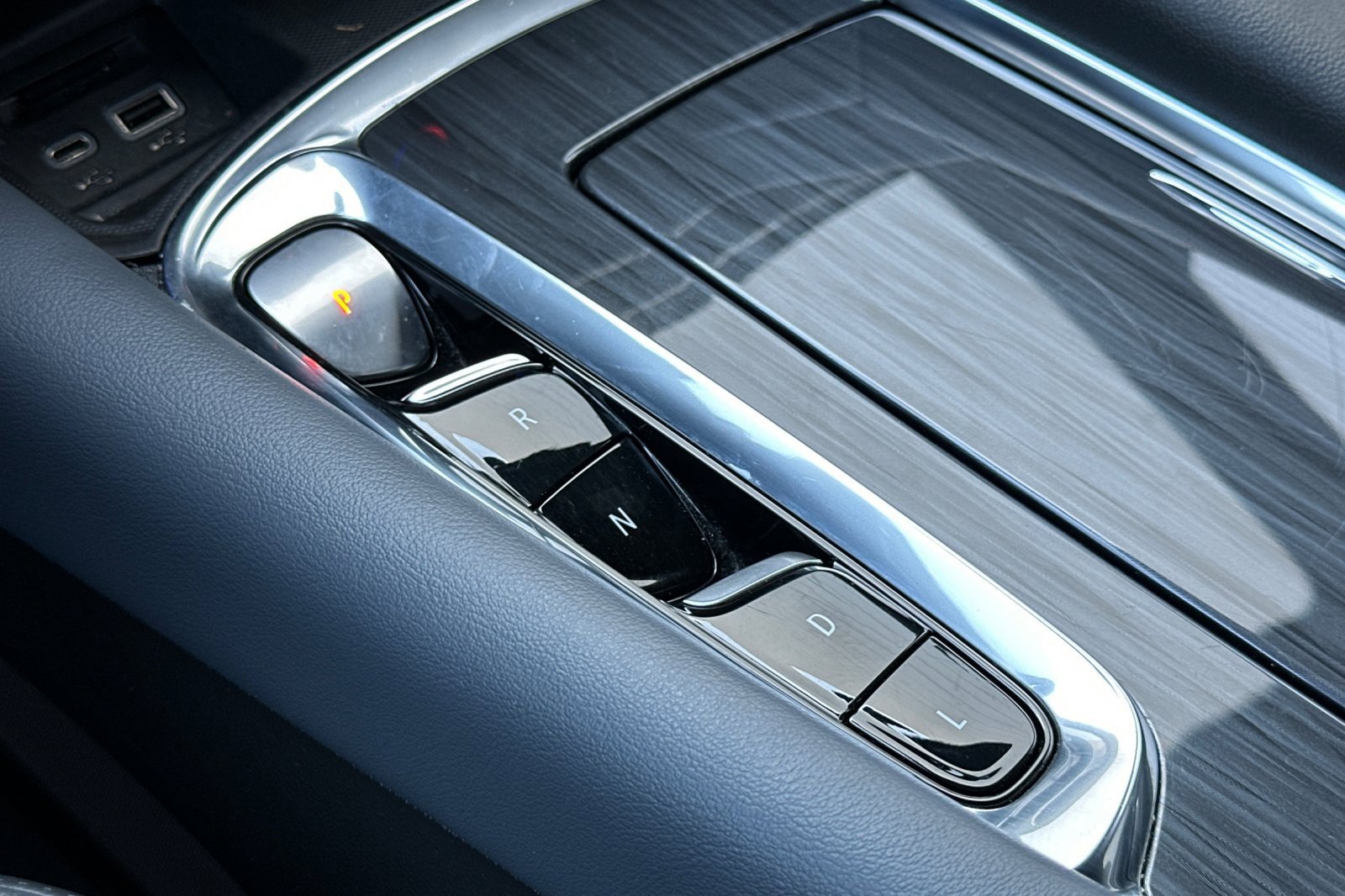 Used 2024 Buick Enclave Premium image 33