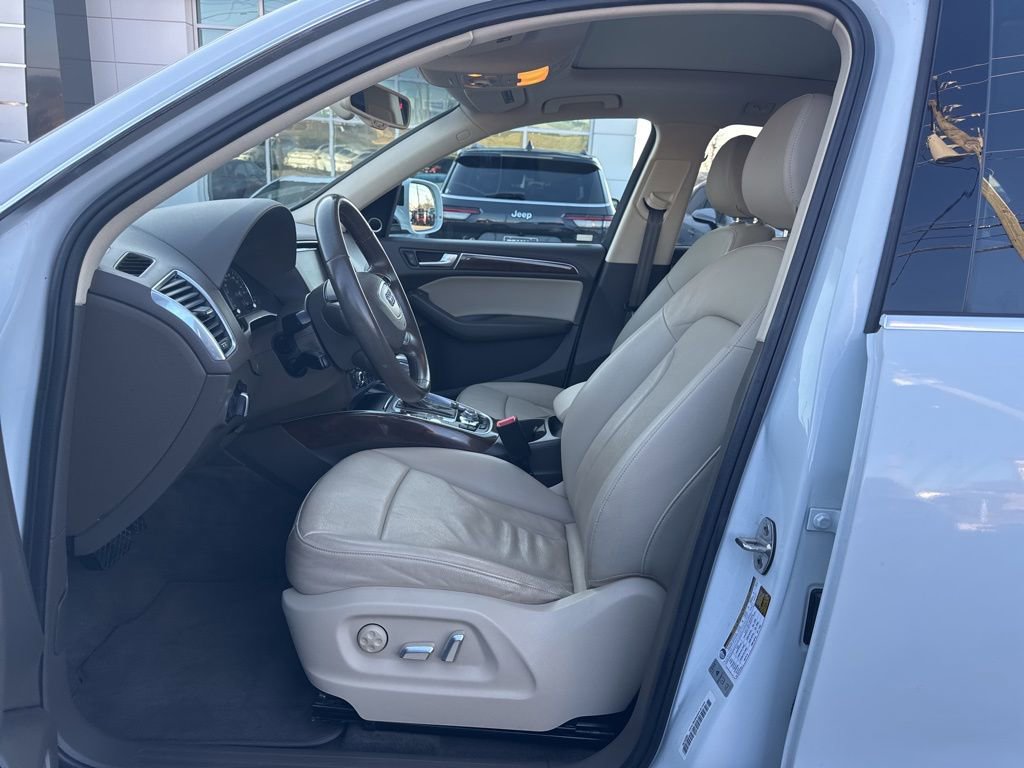 Used 2016 Audi Q5 2.0T Premium Plus w/ Technology Package image 14