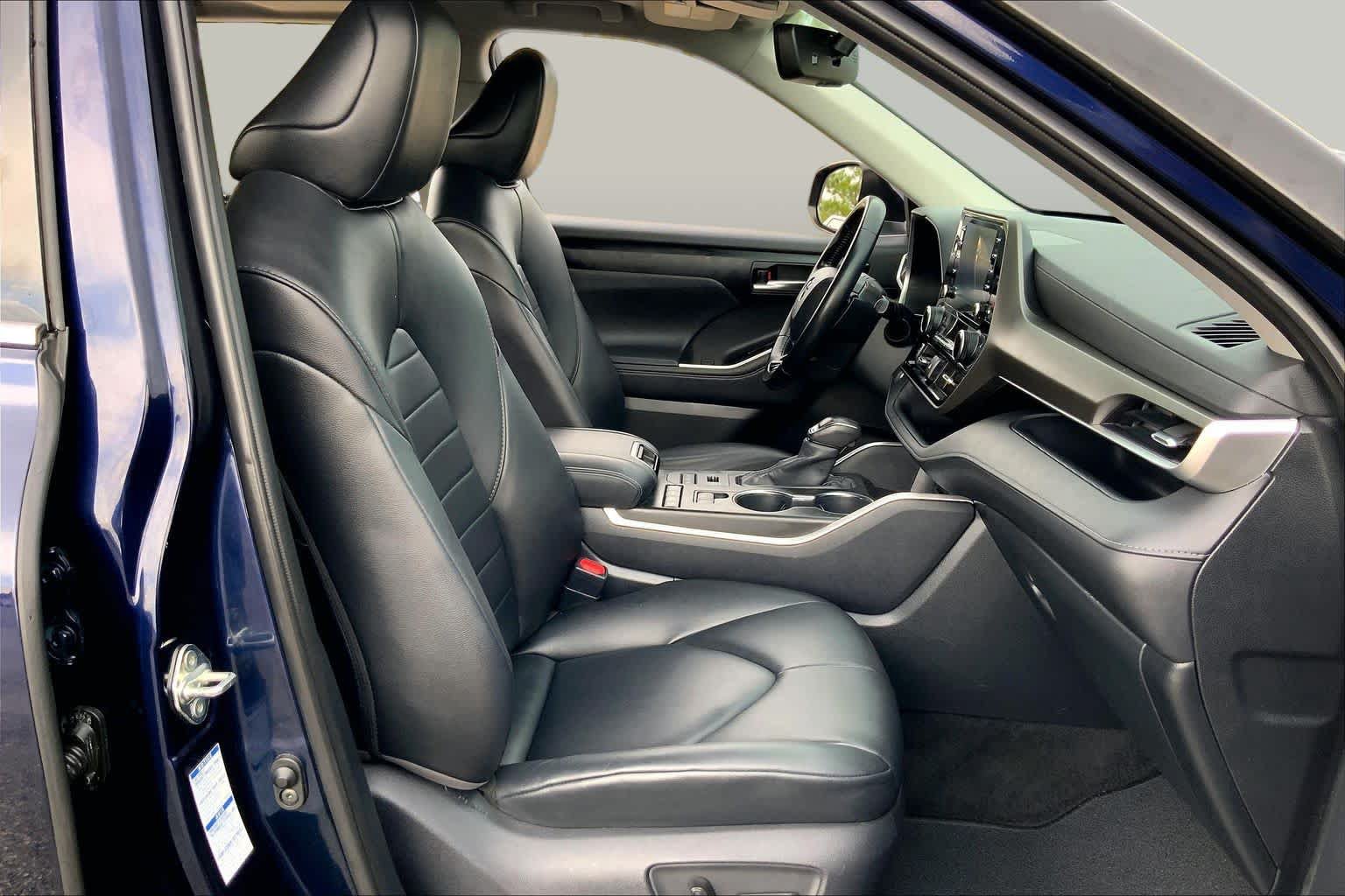 Used 2020 Toyota Highlander XLE AWD/4WD image 9