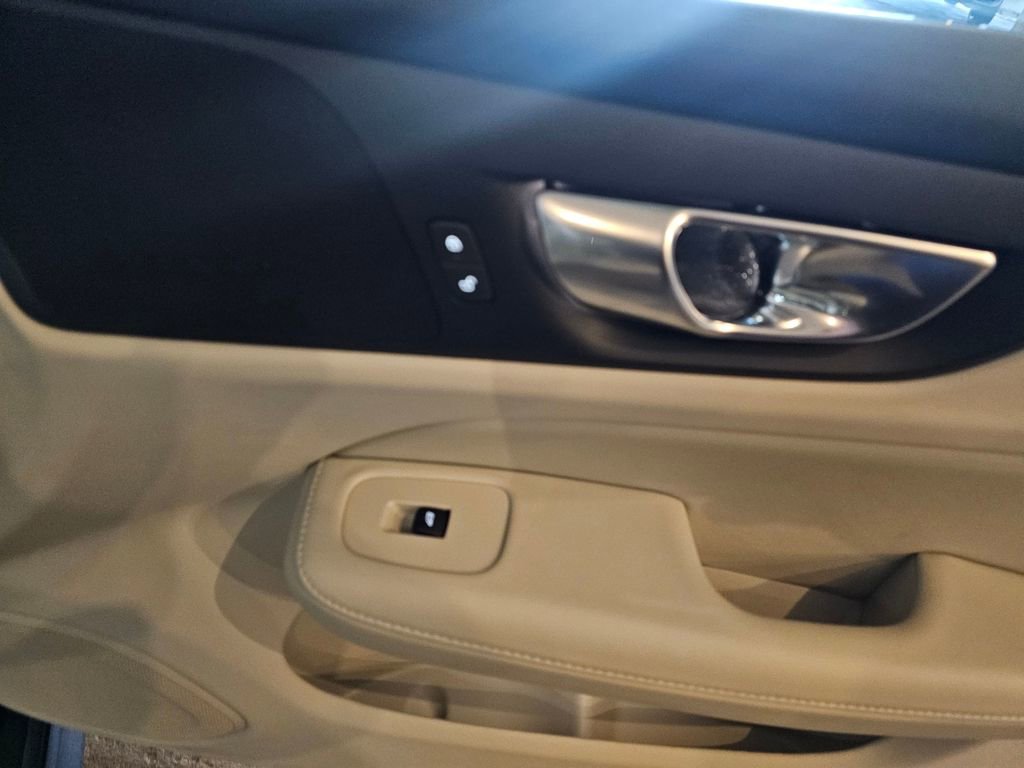 Certified 2024 Volvo V60 B5 Cross Country Plus image 12