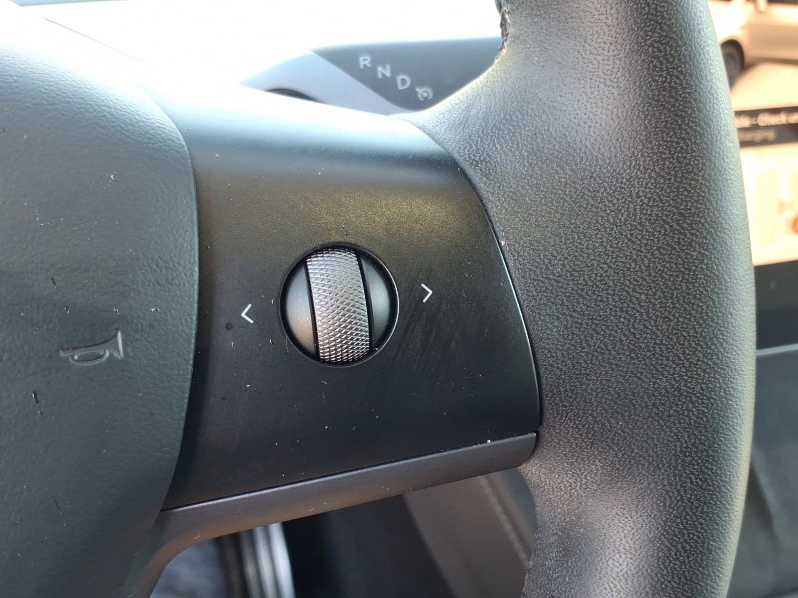 Used 2023 Tesla Model Y Performance AWD/4WD image 34