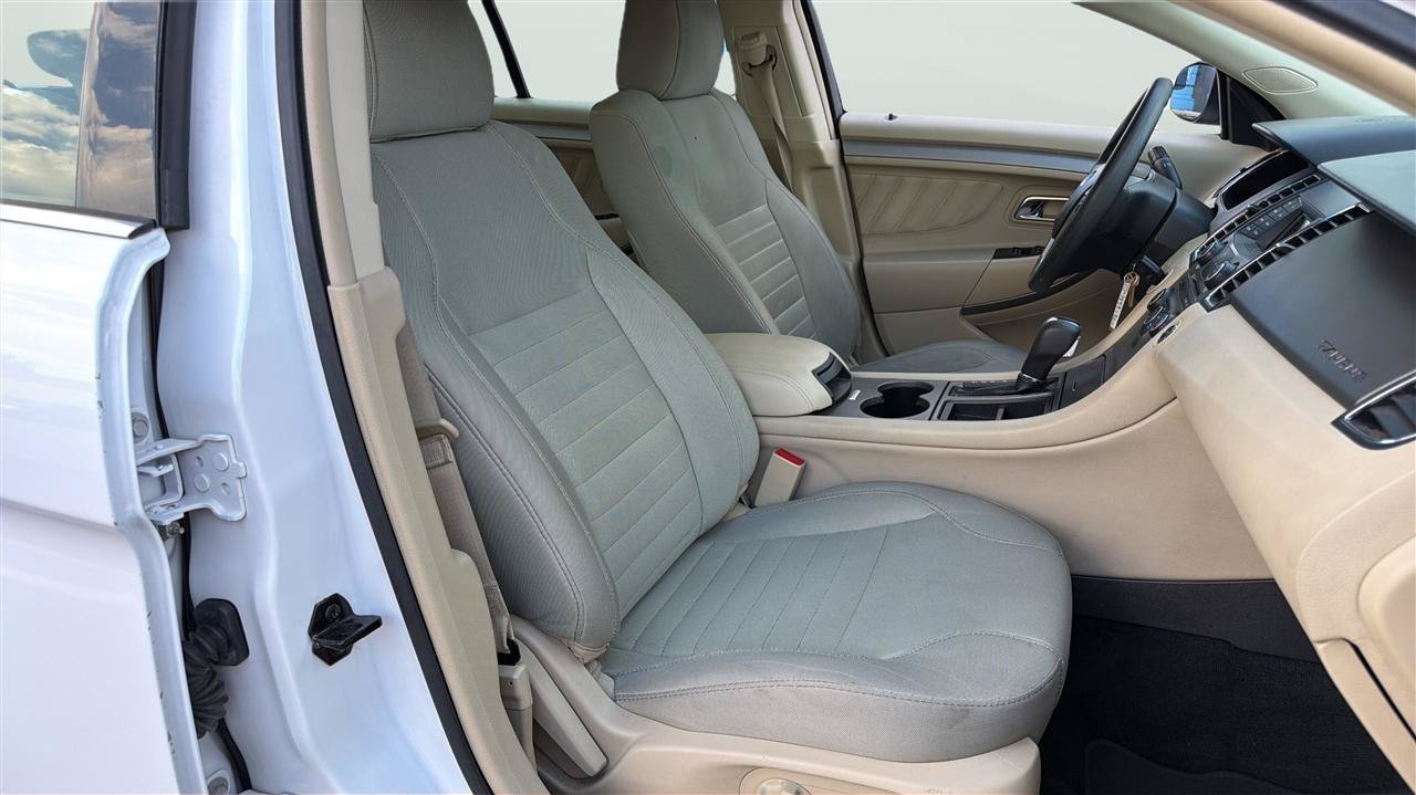Used 2016 Ford Taurus SE FWD image 14