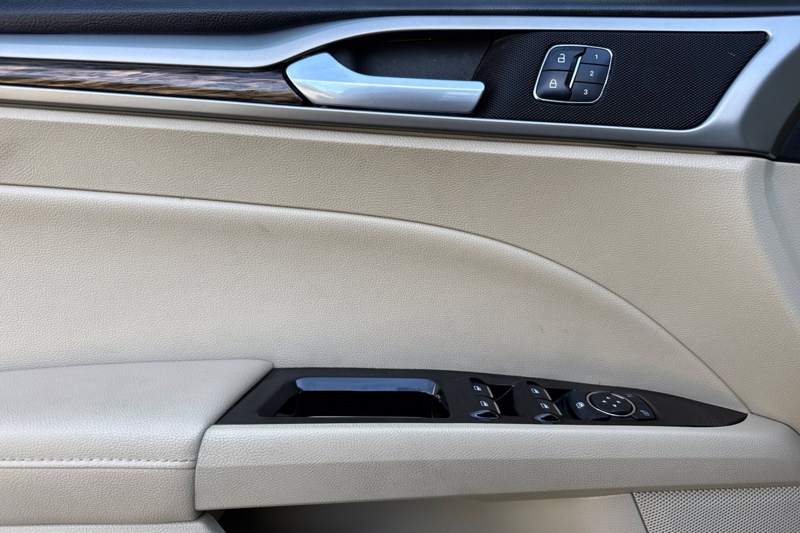 Used 2013 Ford Fusion SE FWD image 12