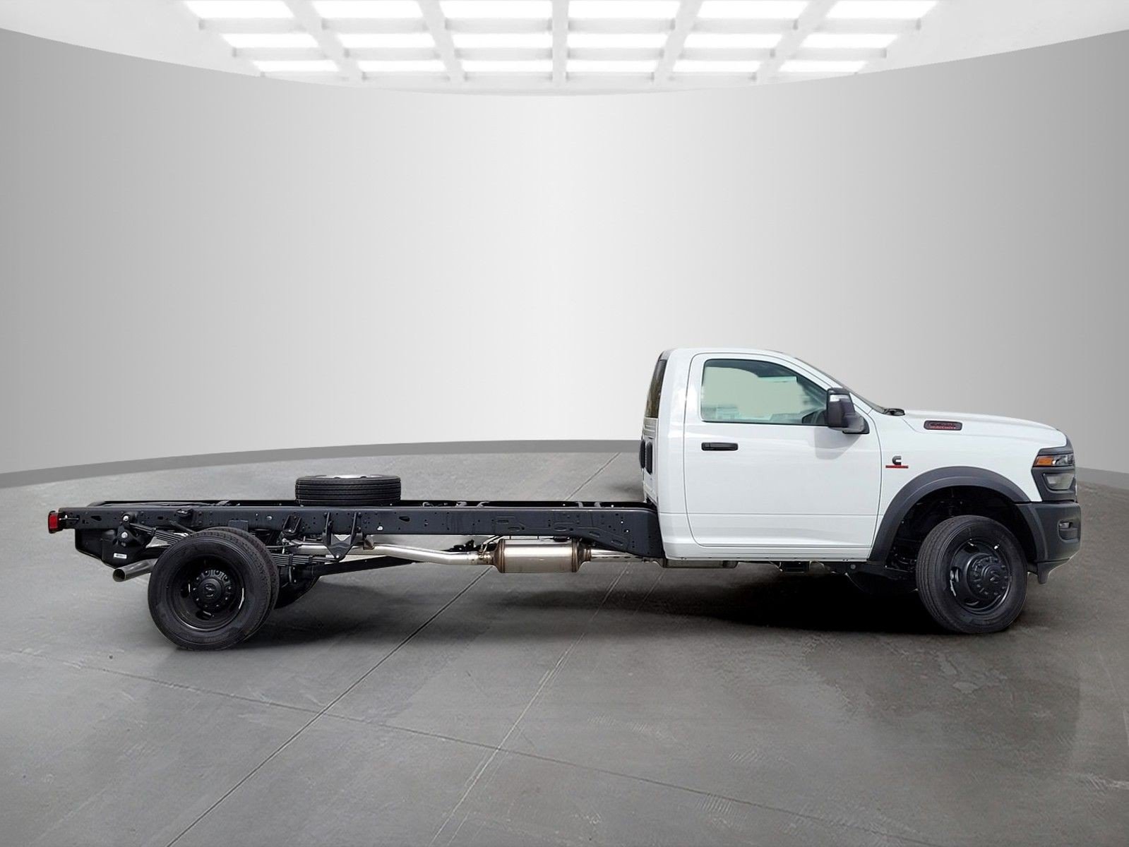 New 2026 RAM 5500 Tradesman AWD/4WD image 4