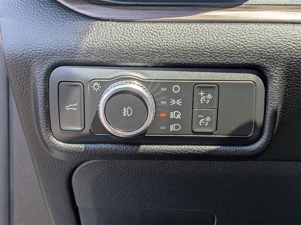 Used 2022 Ford Explorer Limited w/ Equipment Group 301A image 16