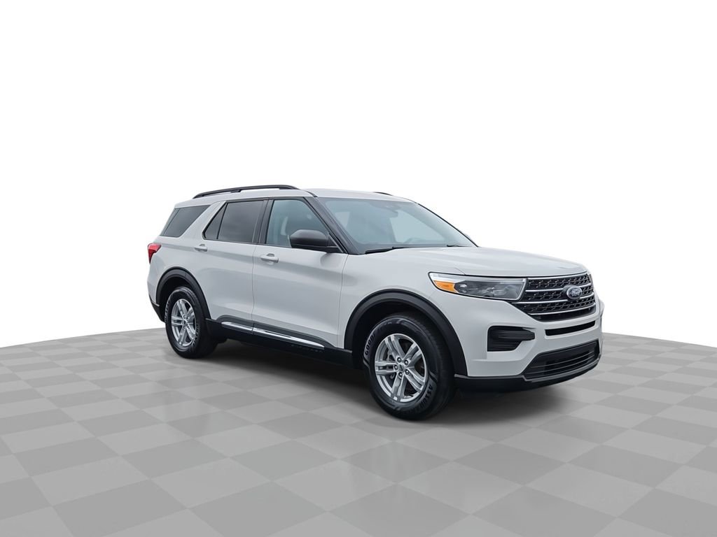 Used 2023 Ford Explorer XLT image 2