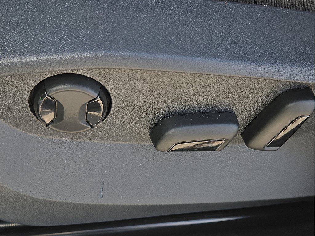 New 2026 Volkswagen Taos SE FWD image 18