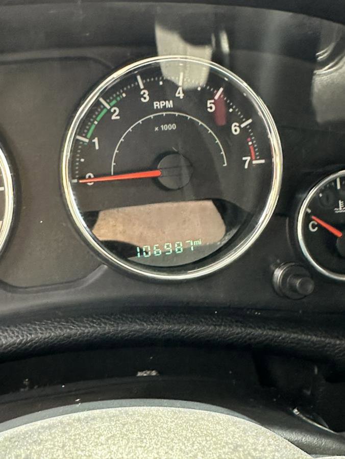 Used 2015 Jeep Wrangler Unlimited Rubicon w/ Connectivity Group AWD/4WD image 19