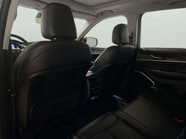 Used 2023 Jeep Grand Cherokee 4WD 4xe w/ Luxury Tech Group II image 44