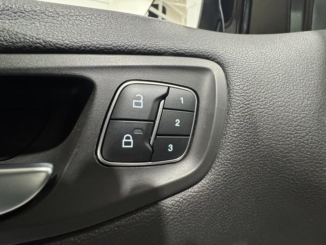 Used 2018 Ford Escape Titanium w/ Ford Safe & Smart Package image 30