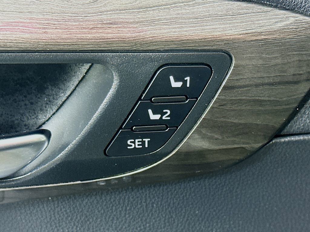 Used 2024 Toyota Highlander Limited image 21