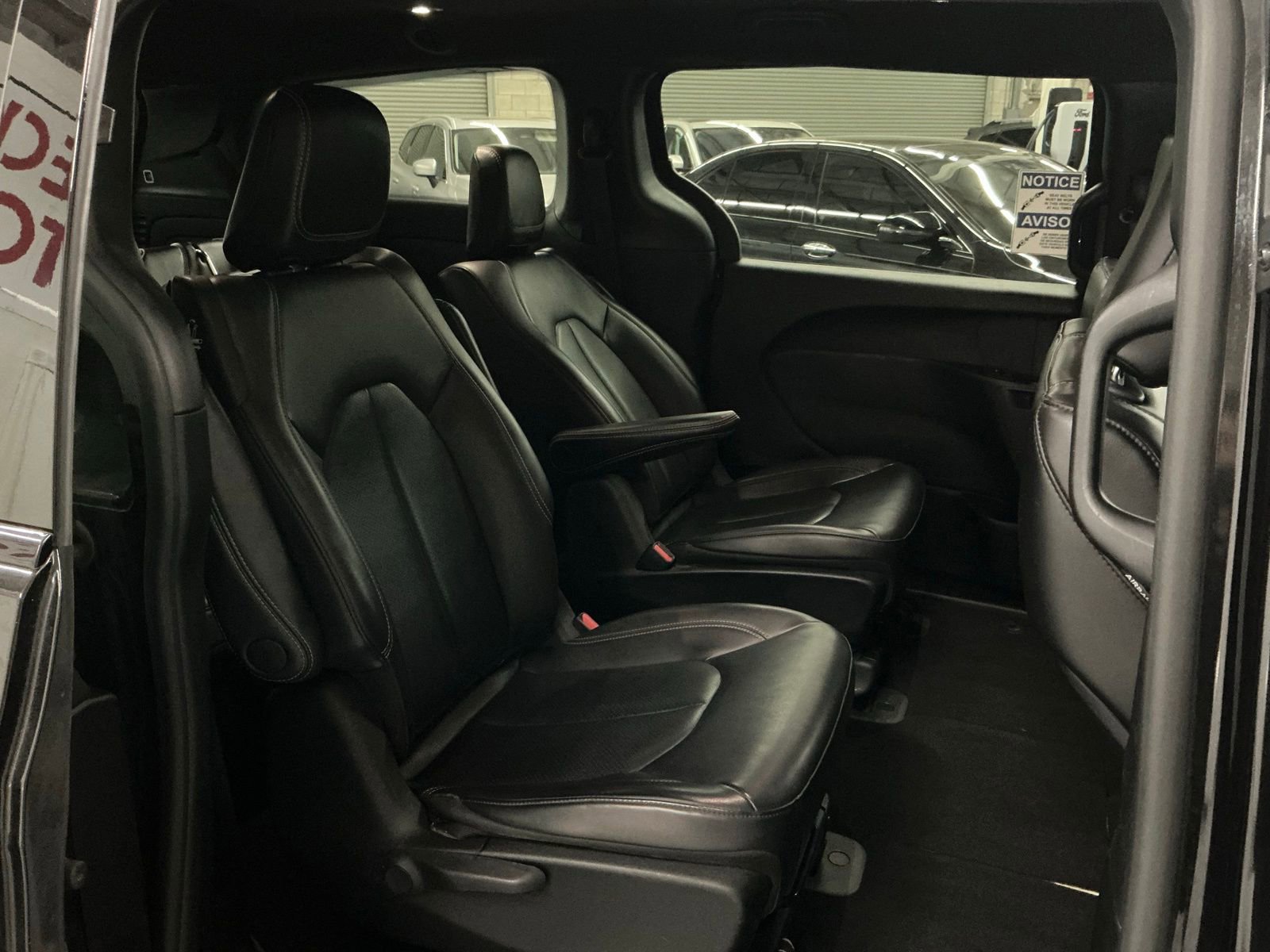 Used 2023 Chrysler Pacifica Touring-L w/ S Appearance Package image 15