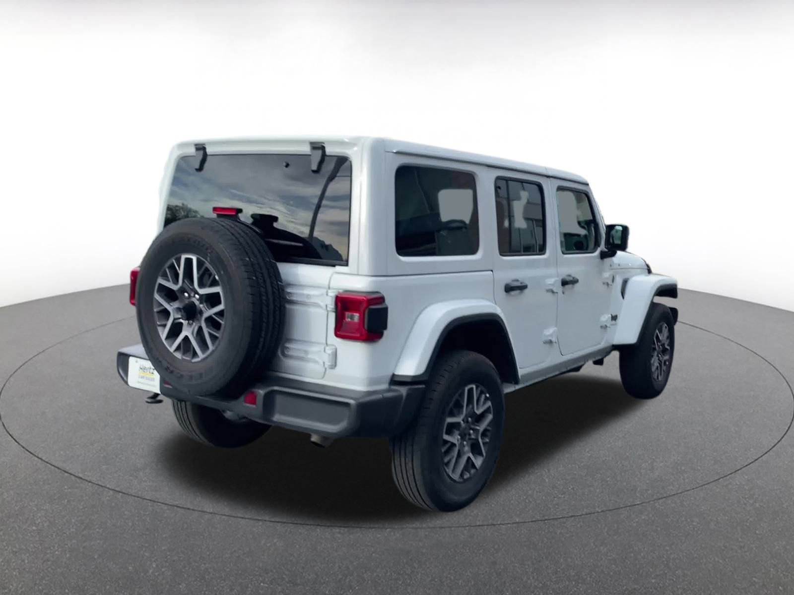 Used 2025 Jeep Wrangler Sahara image 14
