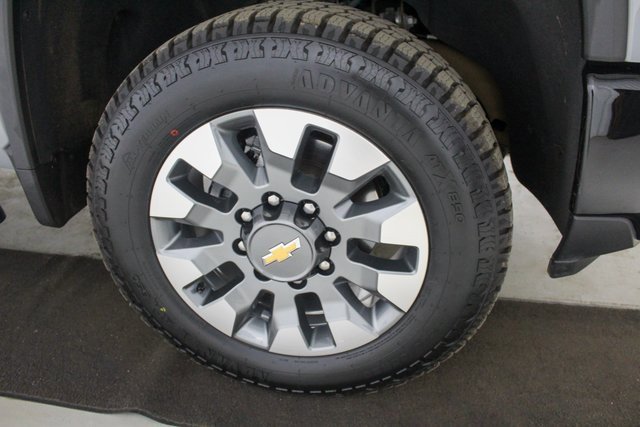 Used 2024 Chevrolet Silverado 2500 Custom w/ Custom Value Package image 17