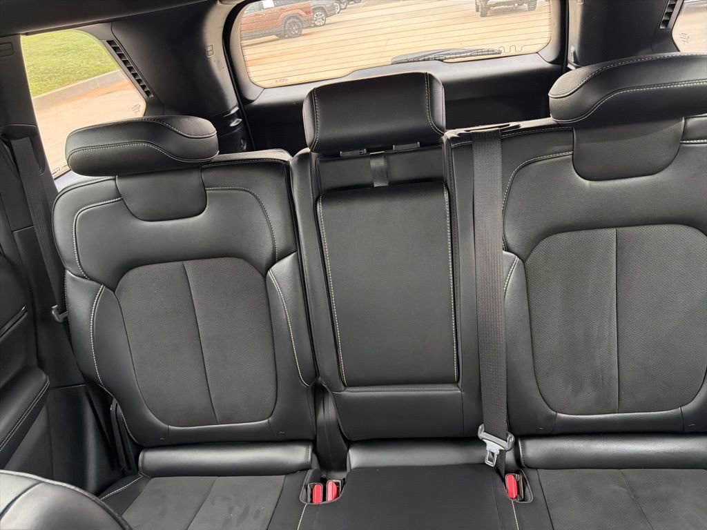 Used 2023 Jeep Grand Cherokee Altitude RWD image 20