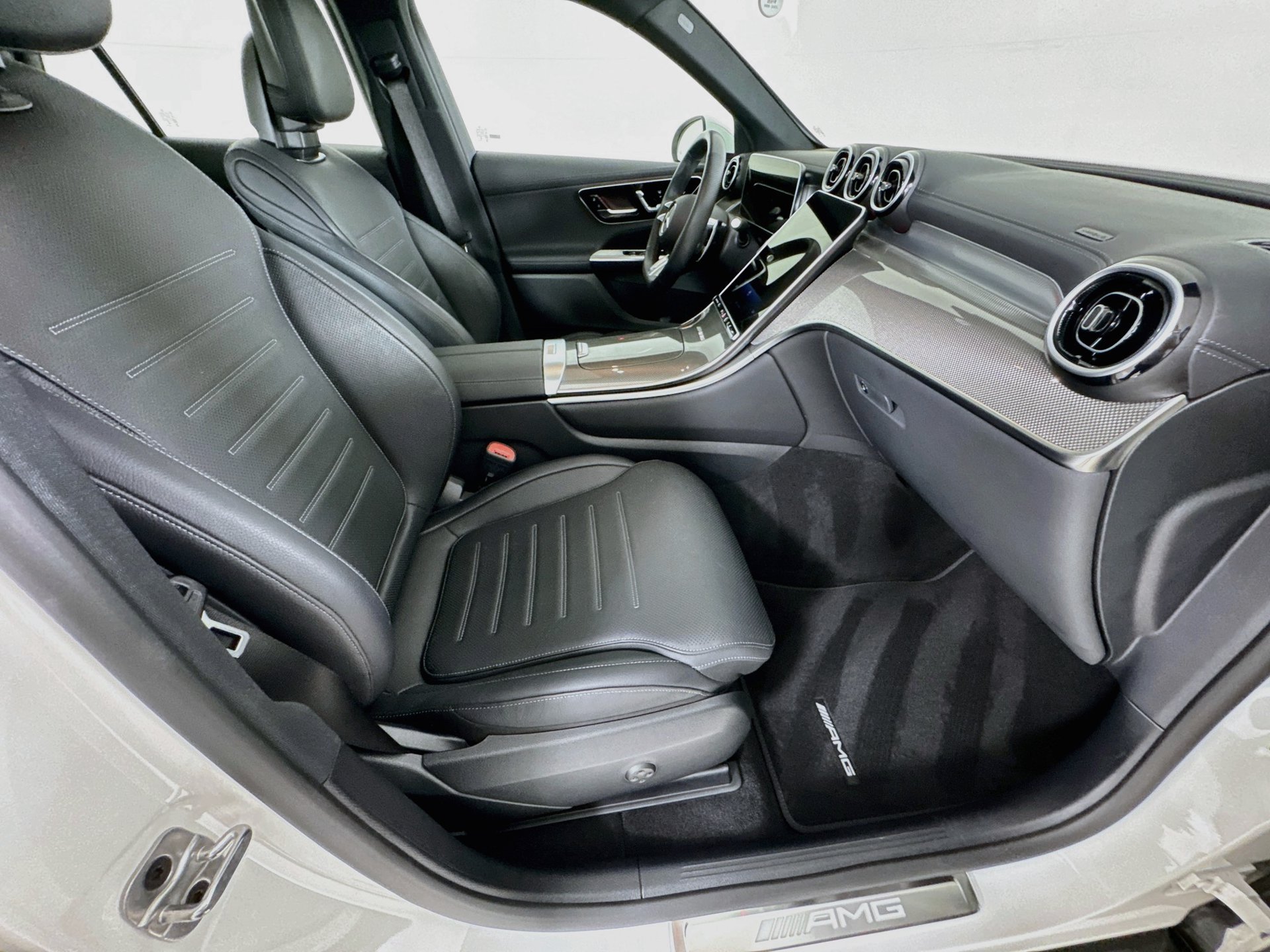 Used 2026 Mercedes-Benz GLC 43 AMG 4MATIC image 30