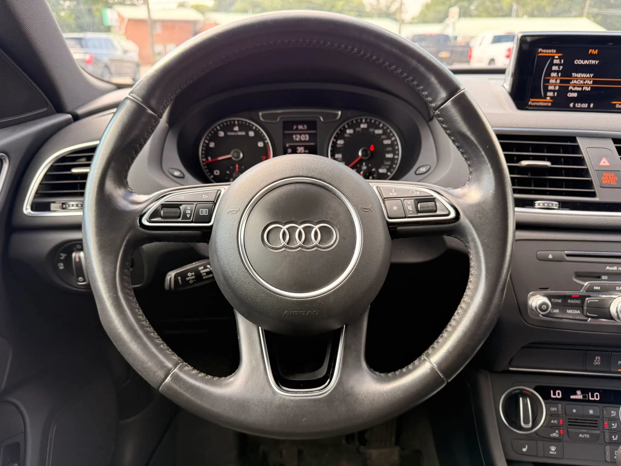 Used 2018 Audi Q3 2.0T Premium Plus w/ Premium Plus Package FWD image 16