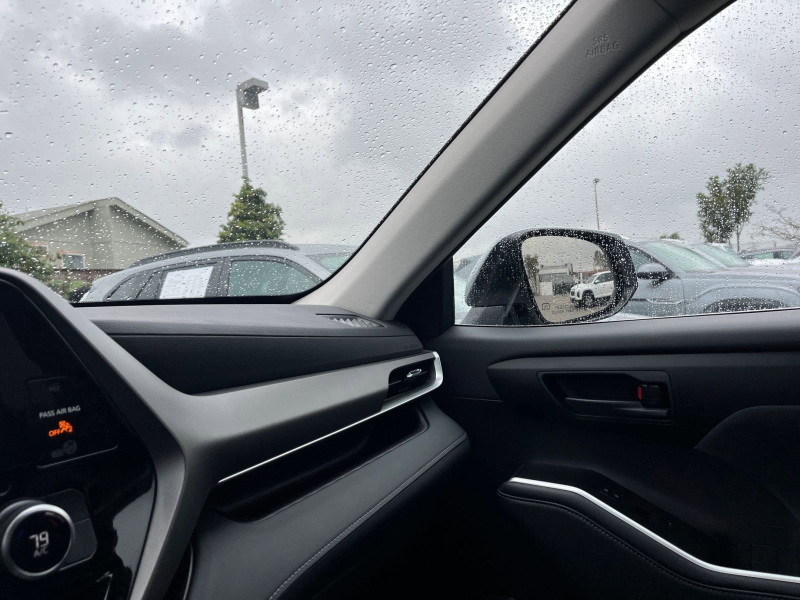 Used 2025 Toyota Highlander LE image 37