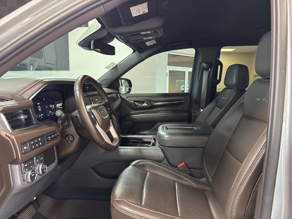 Used 2024 GMC Yukon Denali AWD/4WD image 15