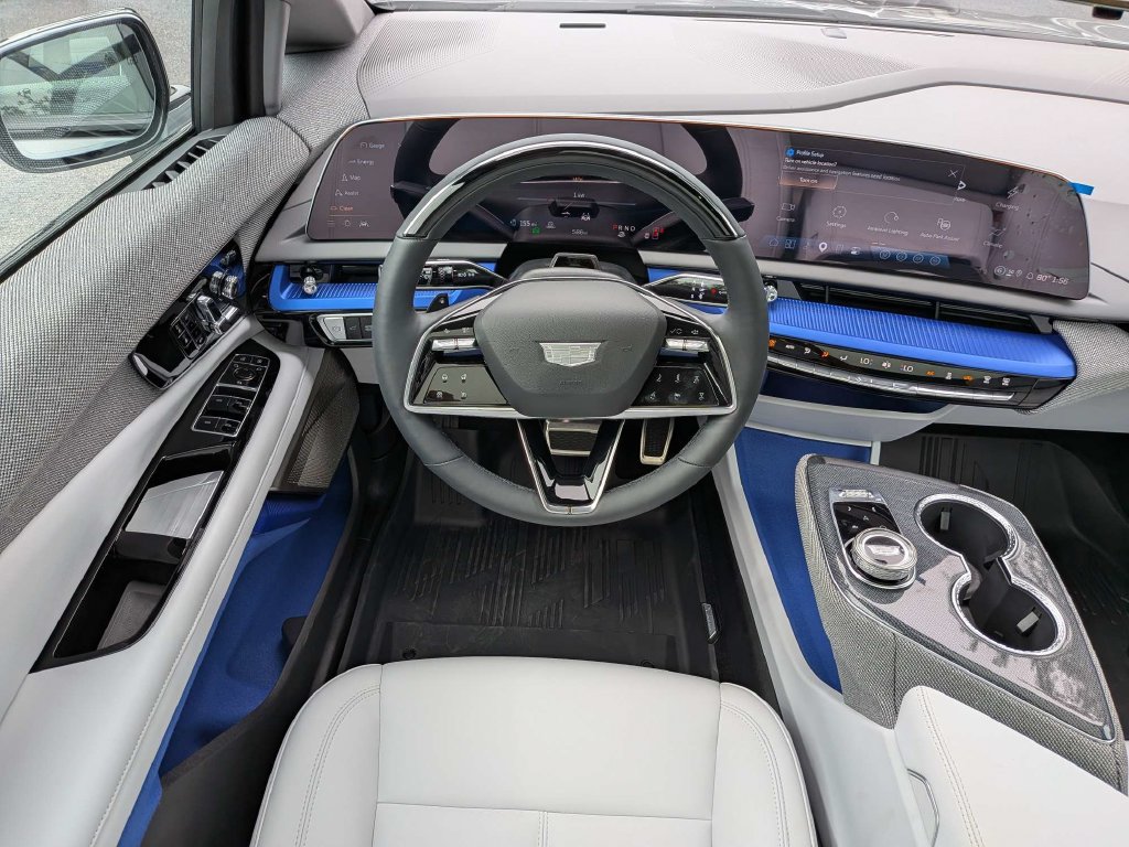 Certified 2027 Cadillac Optiq Luxury RWD image 17