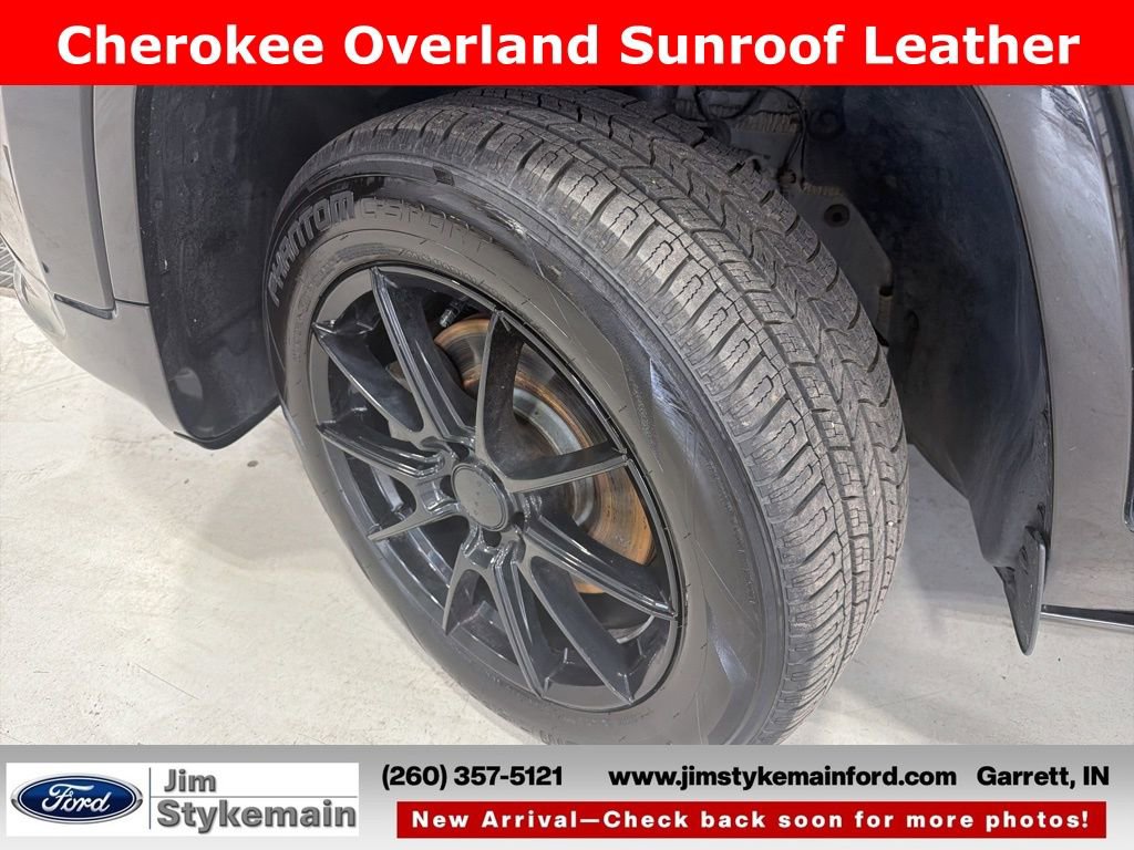 Used 2016 Jeep Cherokee Overland AWD/4WD image 2