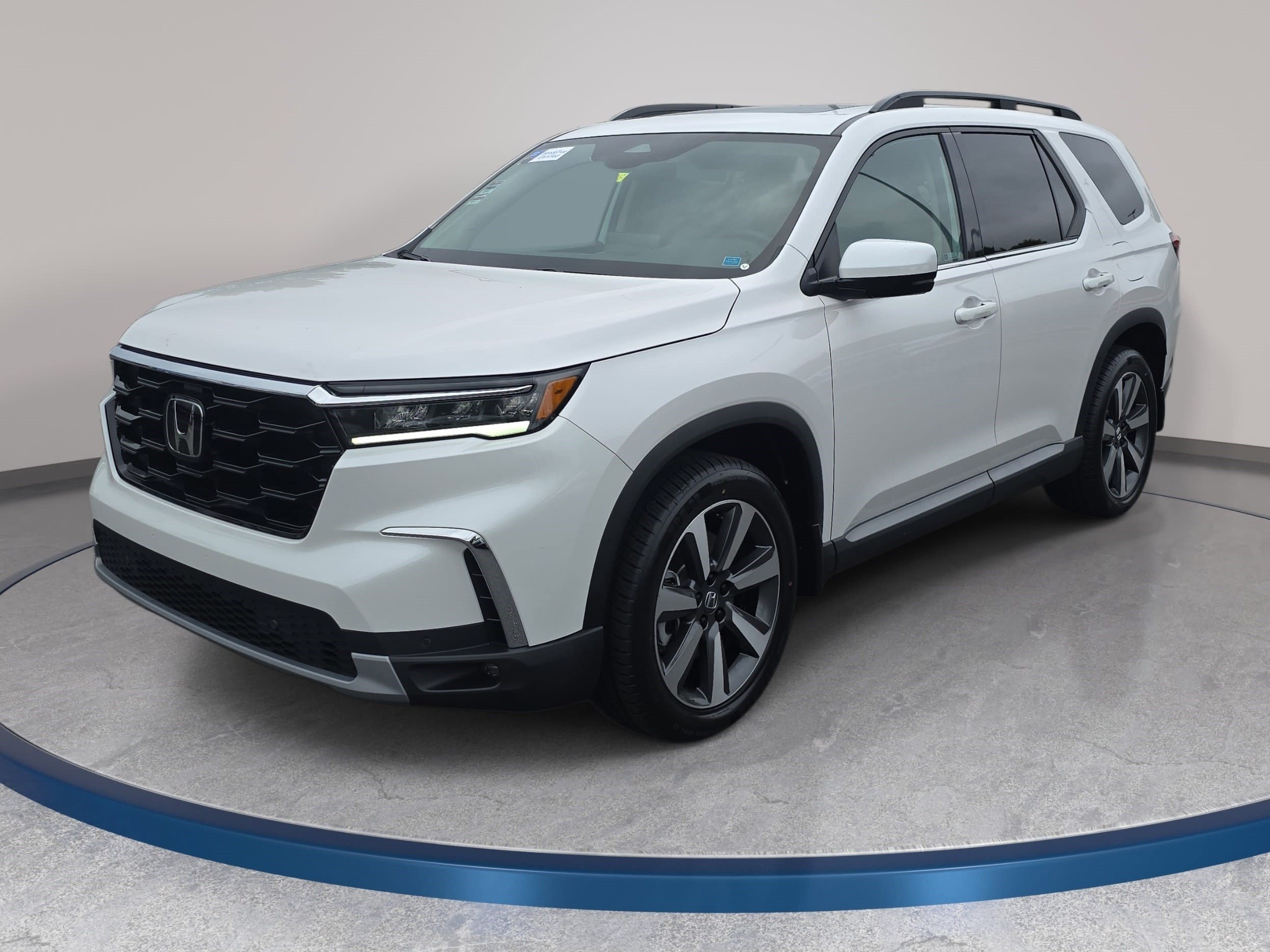 Certified 2024 Honda Pilot Touring image 1