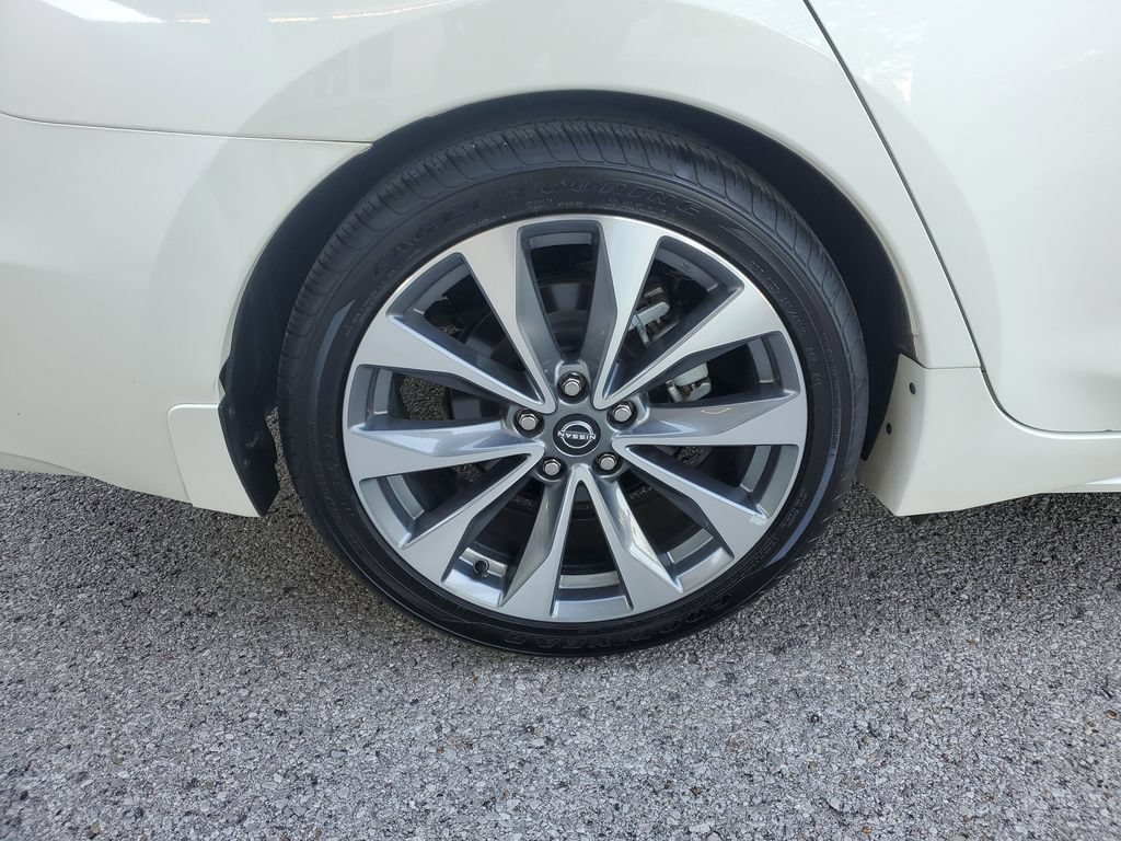 Certified 2023 Nissan Maxima Platinum w/ Sport Mat Group FWD image 5