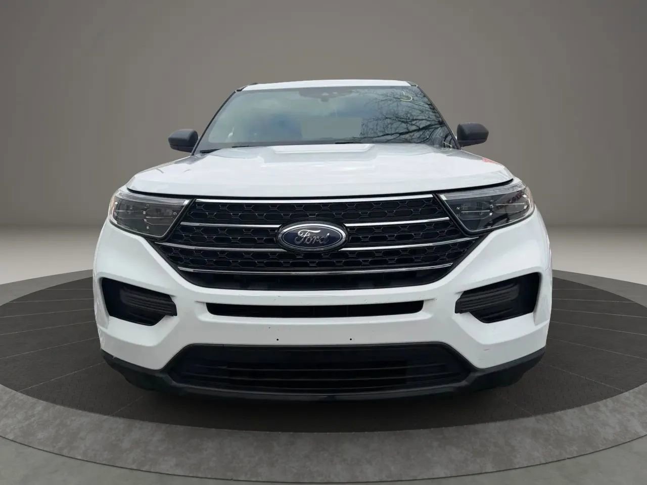 Used 2020 Ford Explorer XLT w/ Comfort Package AWD/4WD image 2