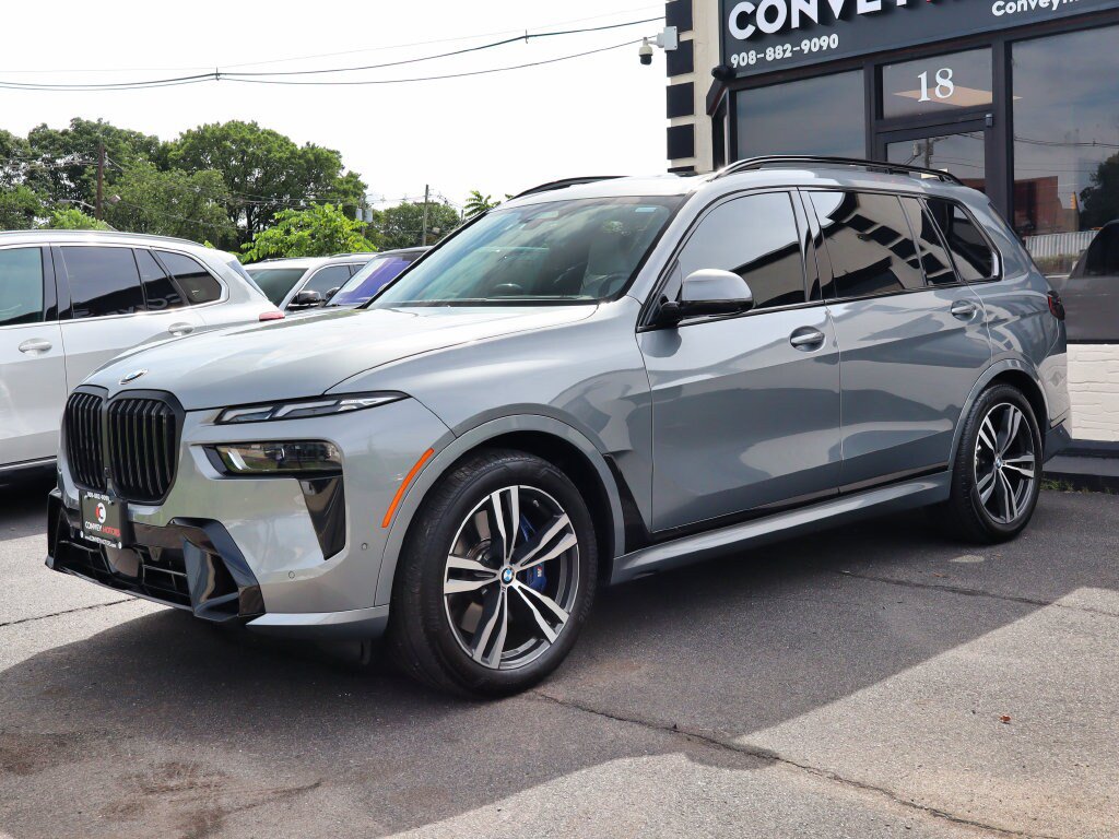 Used 2025 BMW X7 xDrive40i w/ M Sport Package AWD/4WD image 2