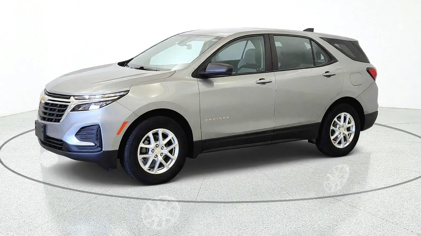 Used 2023 Chevrolet Equinox LS FWD image 4
