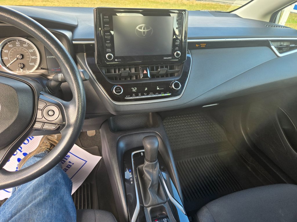 Used 2022 Toyota Corolla LE image 9