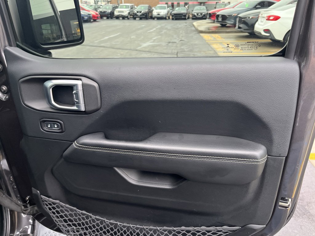 Used 2018 Jeep Wrangler Unlimited Sahara image 29