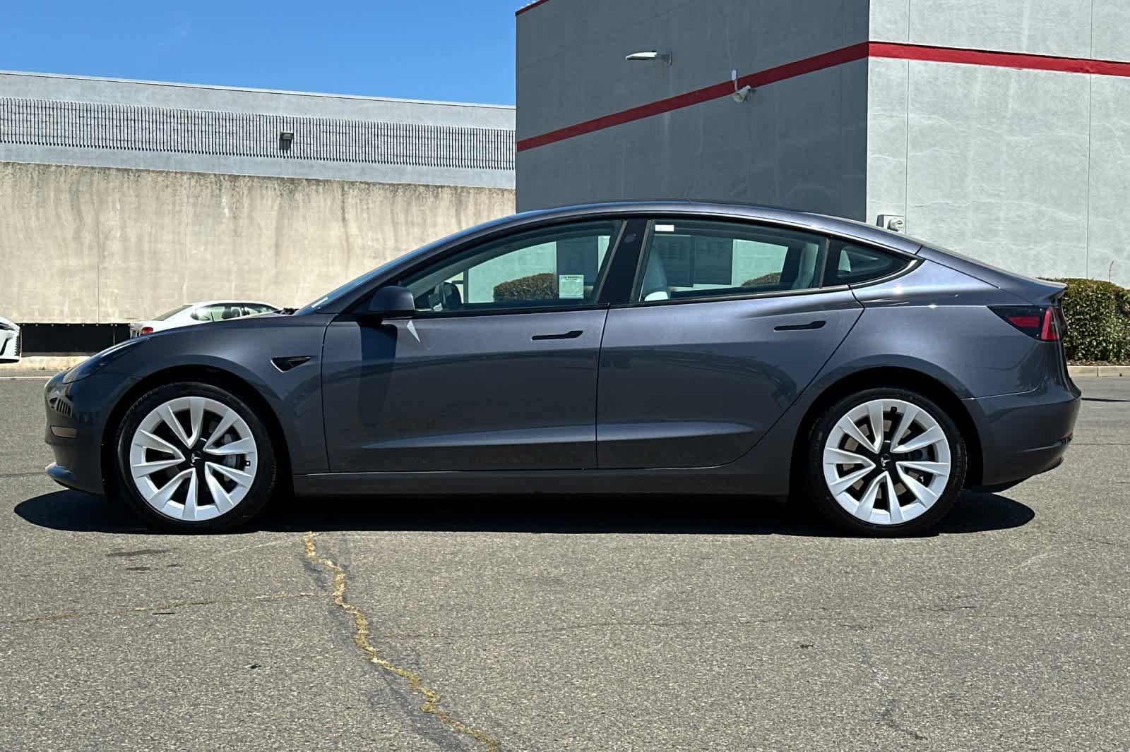 Used 2023 Tesla Model 3 Standard Range image 9