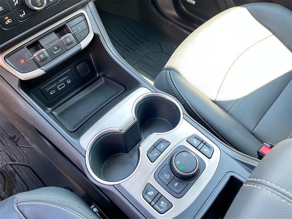 Used 2024 GMC Terrain Denali w/ Denali Premium Package image 17