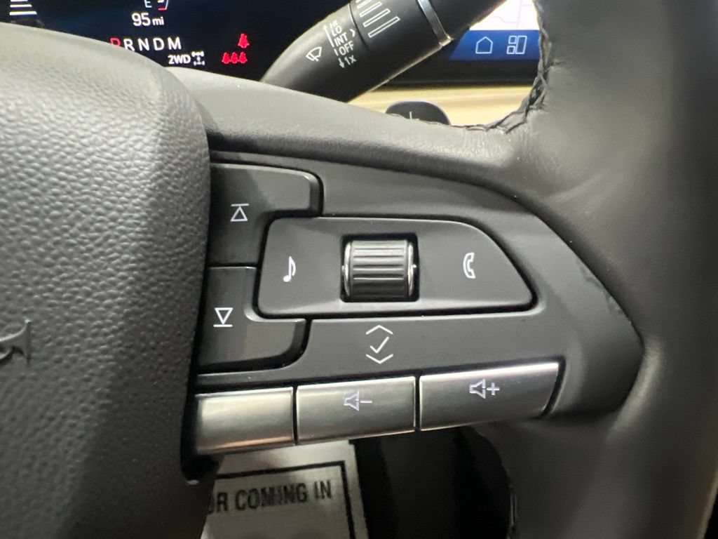 Used 2024 Cadillac XT4 Luxury w/ Cold Weather Package AWD/4WD image 21