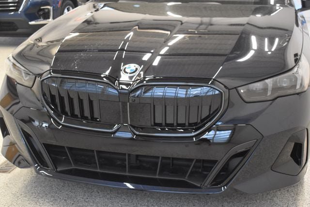 New 2027 BMW 530i xDrive w/ M Sport Package AWD/4WD image 14