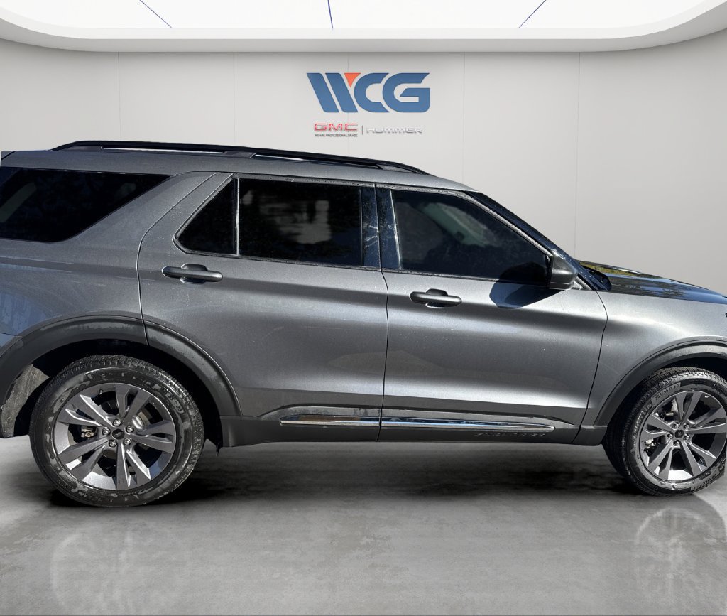 Used 2025 Ford Explorer Active w/ Active Comfort Package AWD/4WD image 2