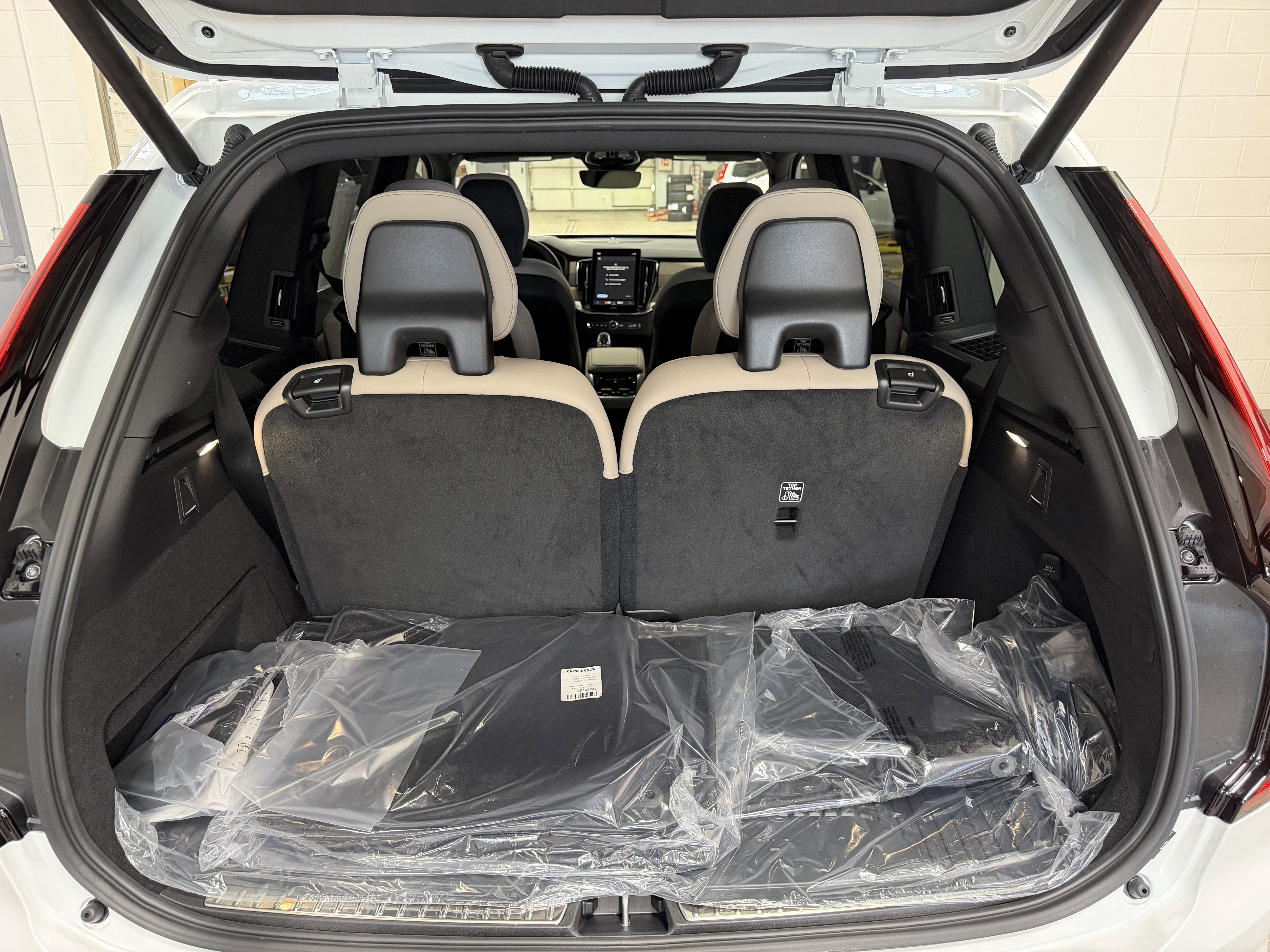 New 2026 Volvo XC90 T8 Plus w/ Protection Package AWD/4WD image 31