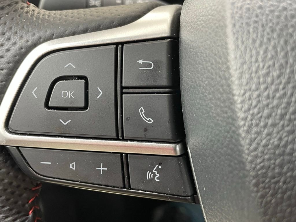 Used 2025 Toyota Sienna XSE image 28