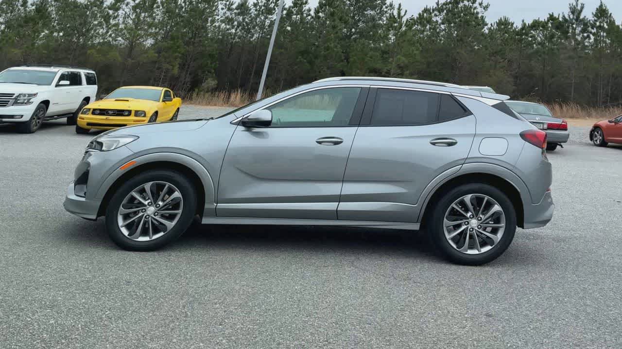 Used 2023 Buick Encore GX Select w/ Sport Touring Package FWD image 5
