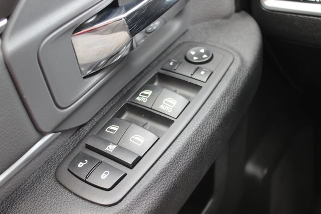 Used 2024 RAM 1500 Classic SLT AWD/4WD image 15