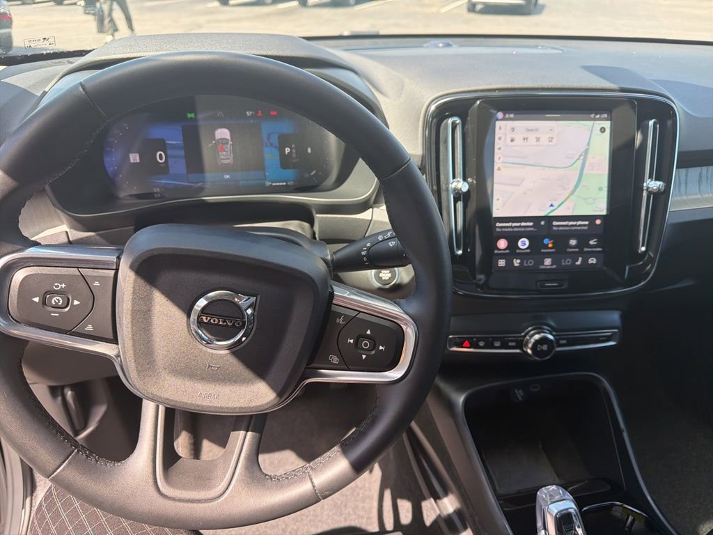 Used 2025 Volvo XC40 B5 Plus image 9
