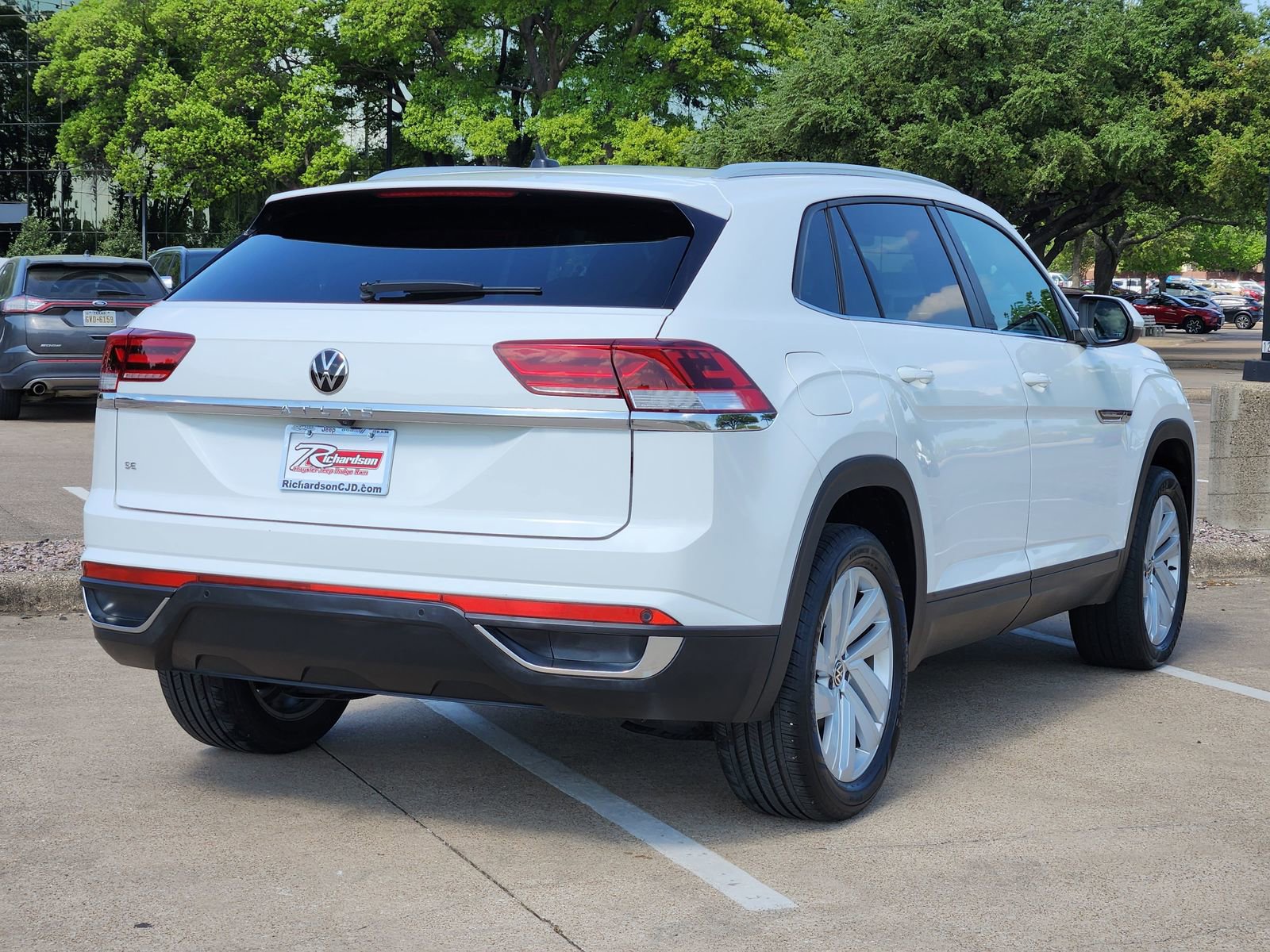 Used 2022 Volkswagen Atlas Cross Sport SE FWD image 6
