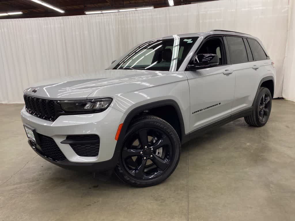 Used 2023 Jeep Grand Cherokee Altitude