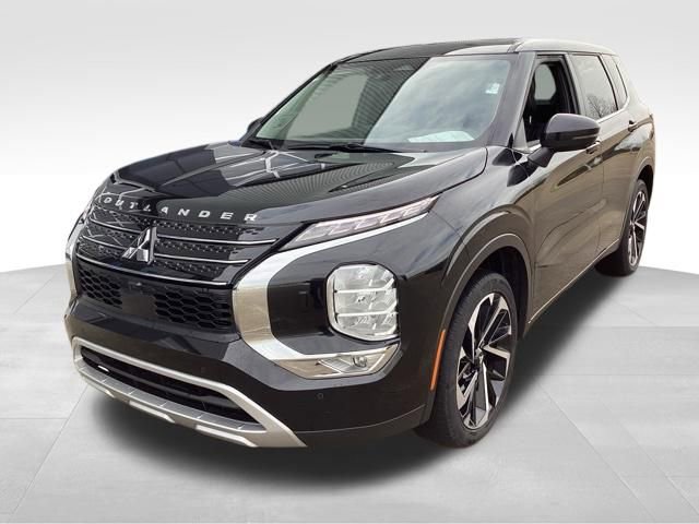 Used 2023 Mitsubishi Outlander SE image 1