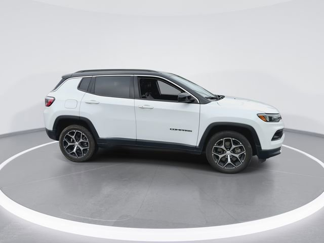 Used 2024 Jeep Compass Limited AWD/4WD image 2