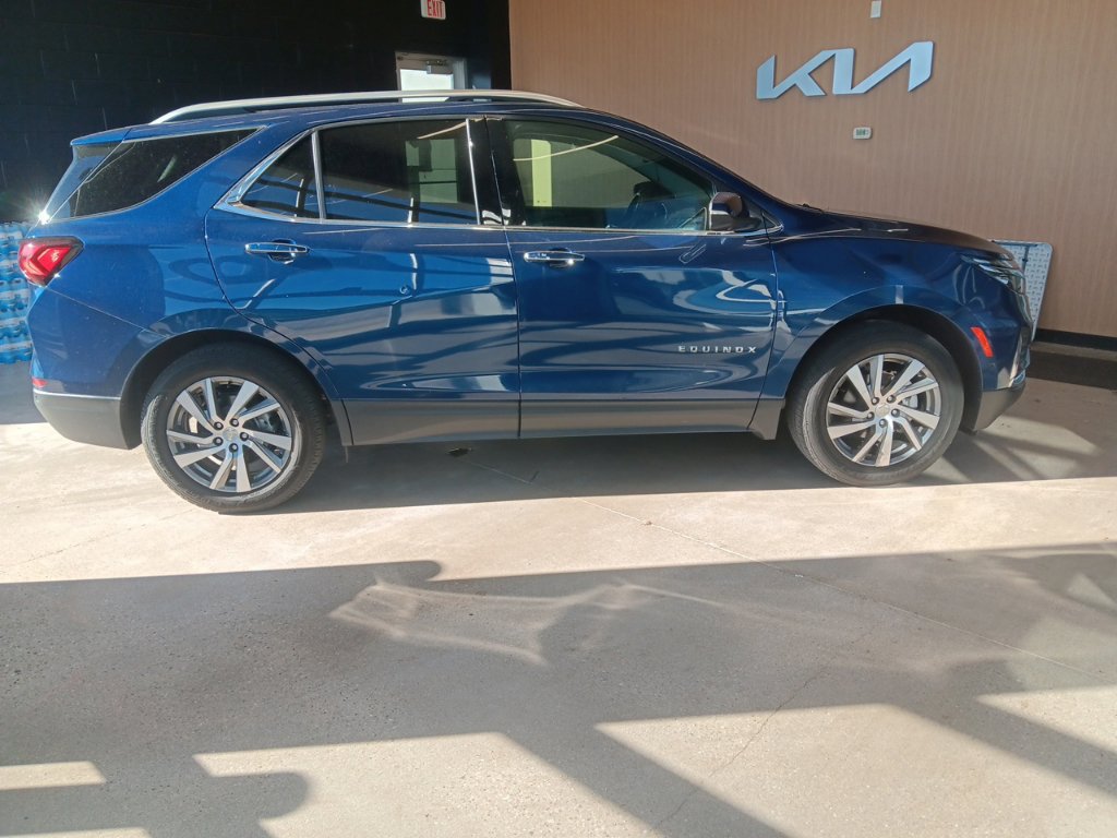 Used 2022 Chevrolet Equinox Premier AWD/4WD image 16